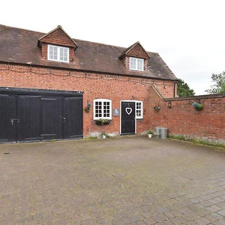 Stunning 100-Year-Old Converted Coach House Villa Brentwood Exterior foto